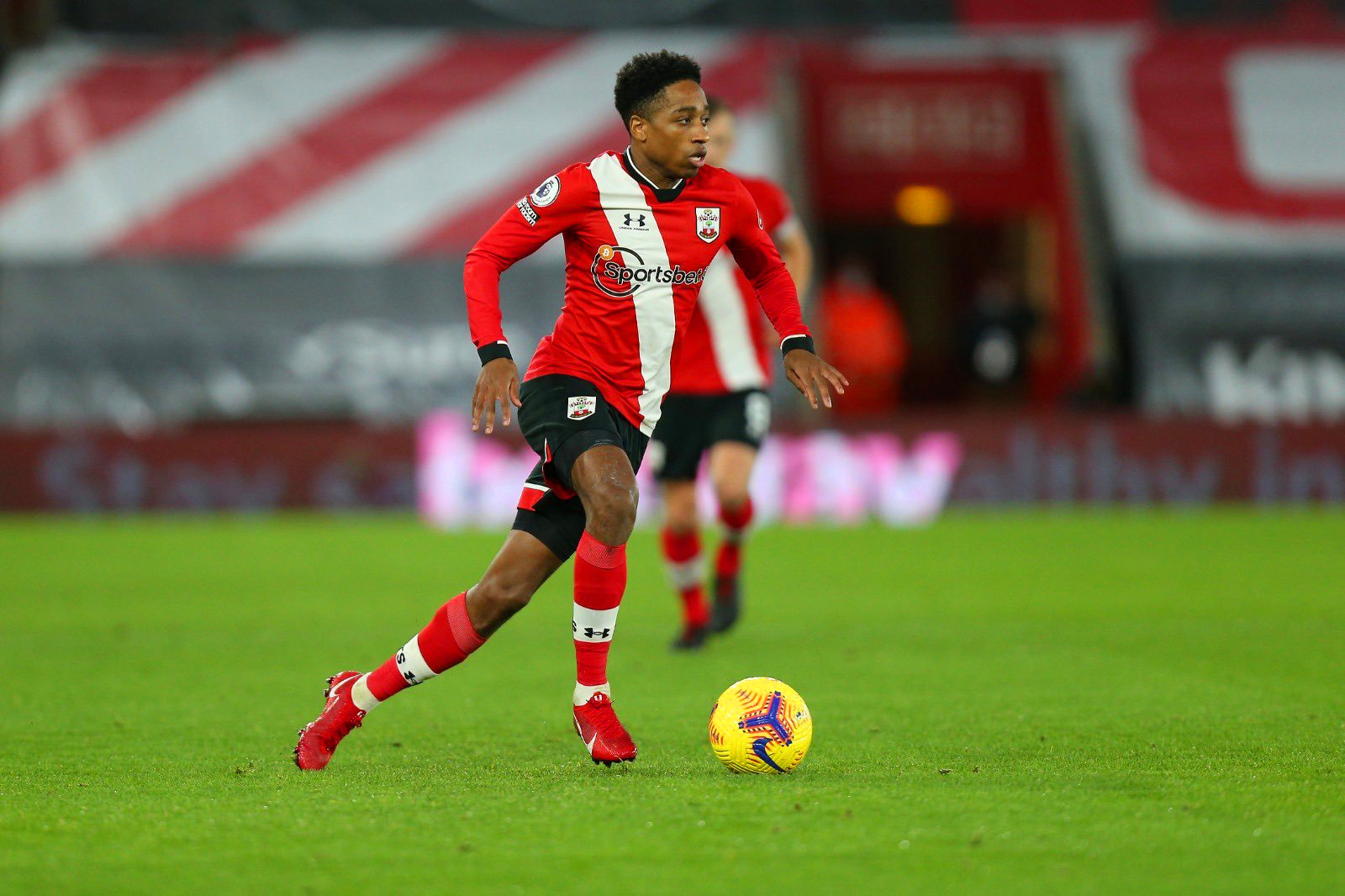 包含西汉姆内部会议纪要流出：今晨回应争议；英超使命明确；球探报告显示潜力的词条