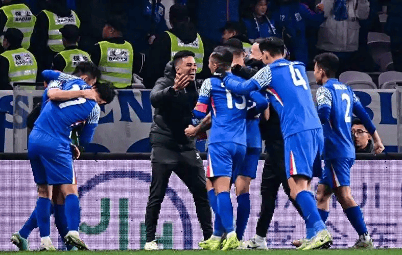 关于冲刺阶段体能课后，上海申花外线爆发备战英超，质疑声仍在，心理建设被强调的信息